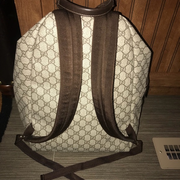 Gucci  GG supreme Canvas authentic medium EUC - Picture 4 of 4